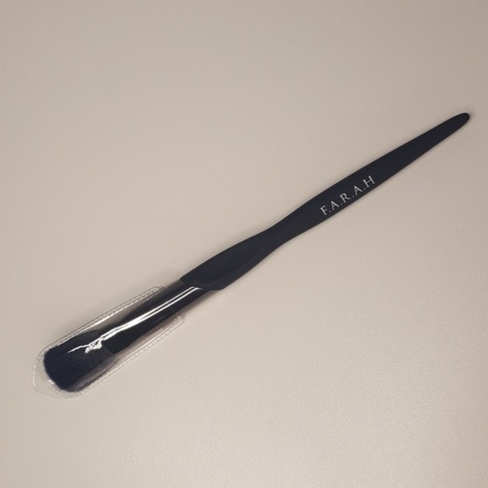 F.A.R.A.H Contour Brush 218 M NEW Midnight 5/$25
